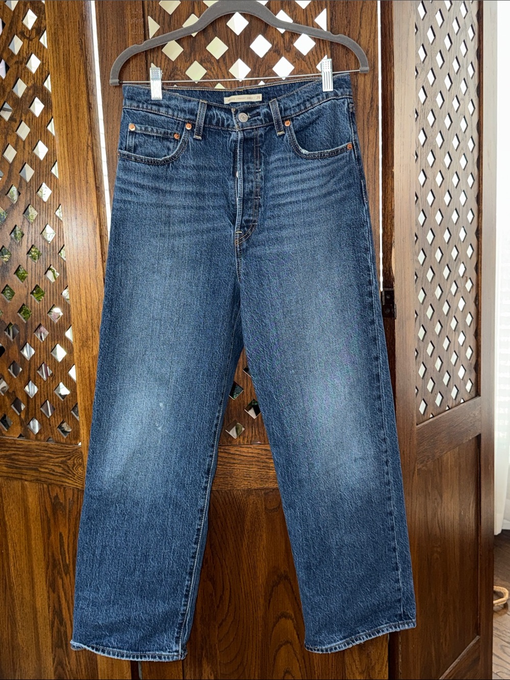 Levi's Ribcage Straight Ankle Jeans in Dark Blue Wash
